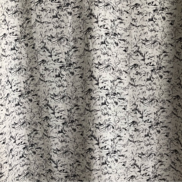 Lila Rose Black and White Shift Dress - Picture 5 of 5